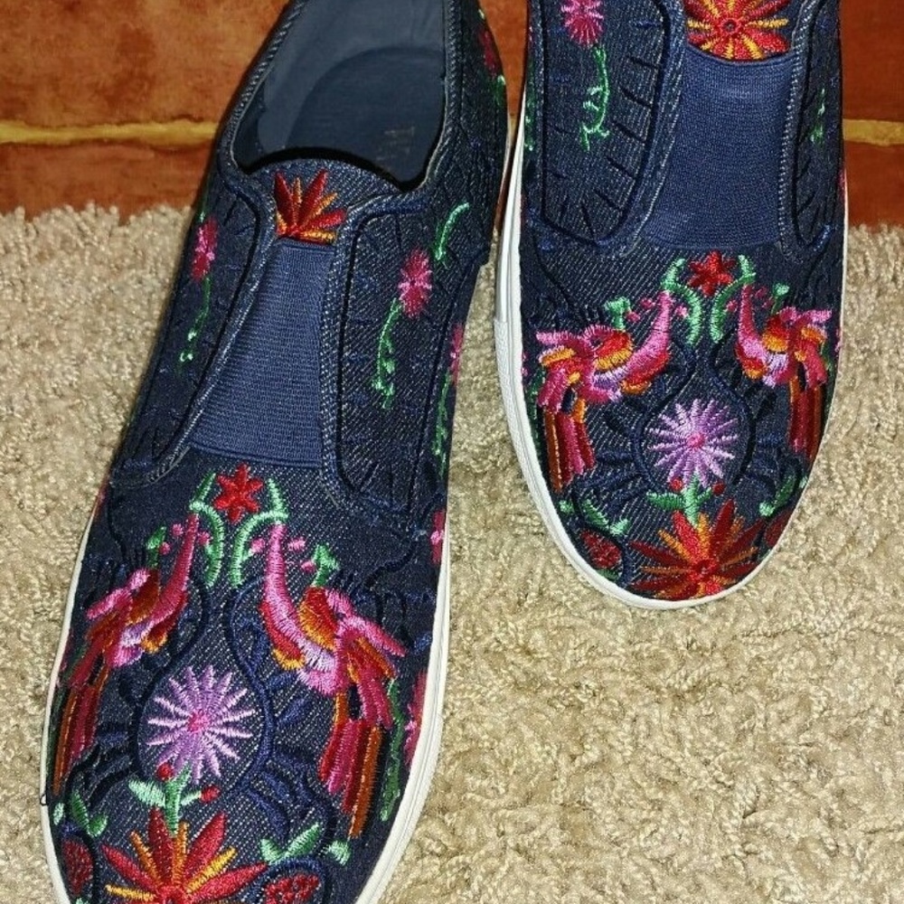 FINAL DAY/FINAL PRICE WANTED BRAND NAVY SNEAKERS